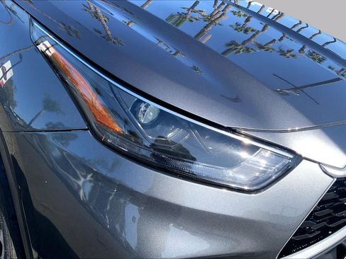 Used 2023 Toyota Highlander XLE FWD image 27