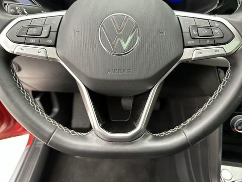 Used 2023 Volkswagen Taos SE w/ Panoramic Sunroof Package image 14