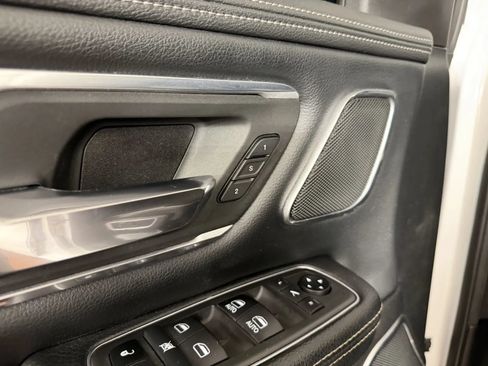 Used 2019 RAM 1500 Laramie AWD/4WD image 18