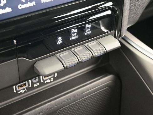 Used 2025 RAM 1500 Laramie image 24