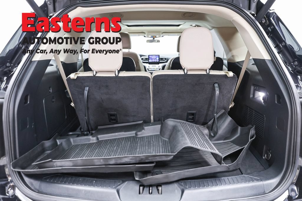 Used 2022 Ford Explorer XLT w/ Equipment Group 202A AWD/4WD image 11