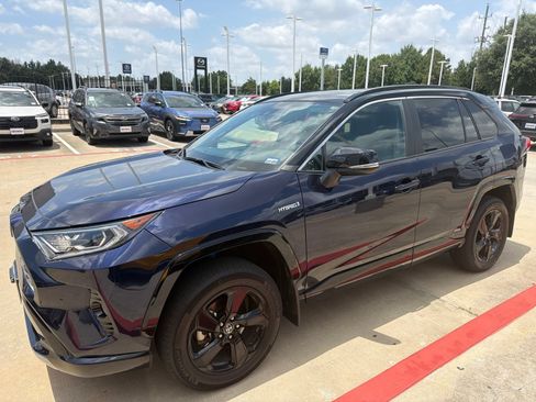 Used 2020 Toyota RAV4 XSE AWD/4WD image 1
