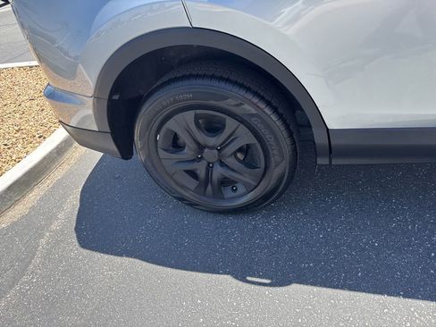 Used 2018 Toyota RAV4 LE FWD image 21