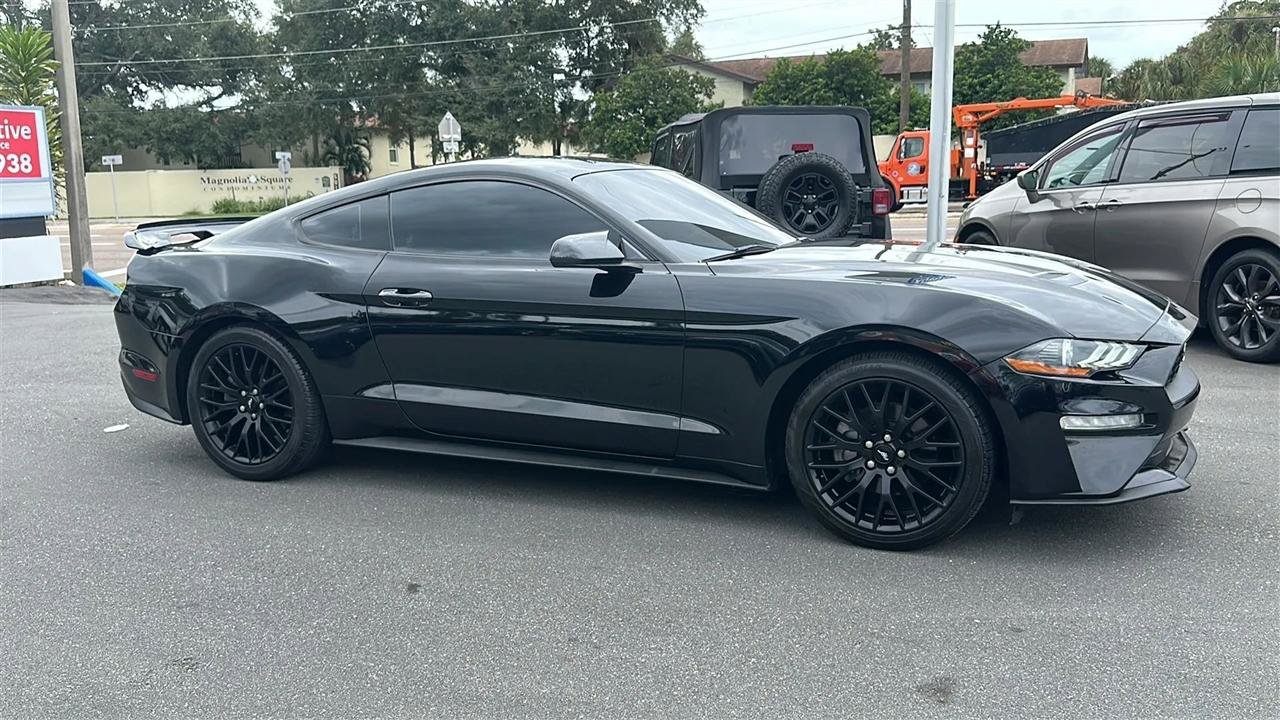 Used 2018 Ford Mustang Coupe RWD image 7