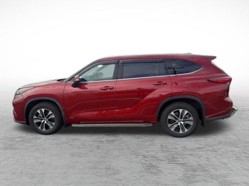 Used 2022 Toyota Highlander XLE AWD/4WD image 8