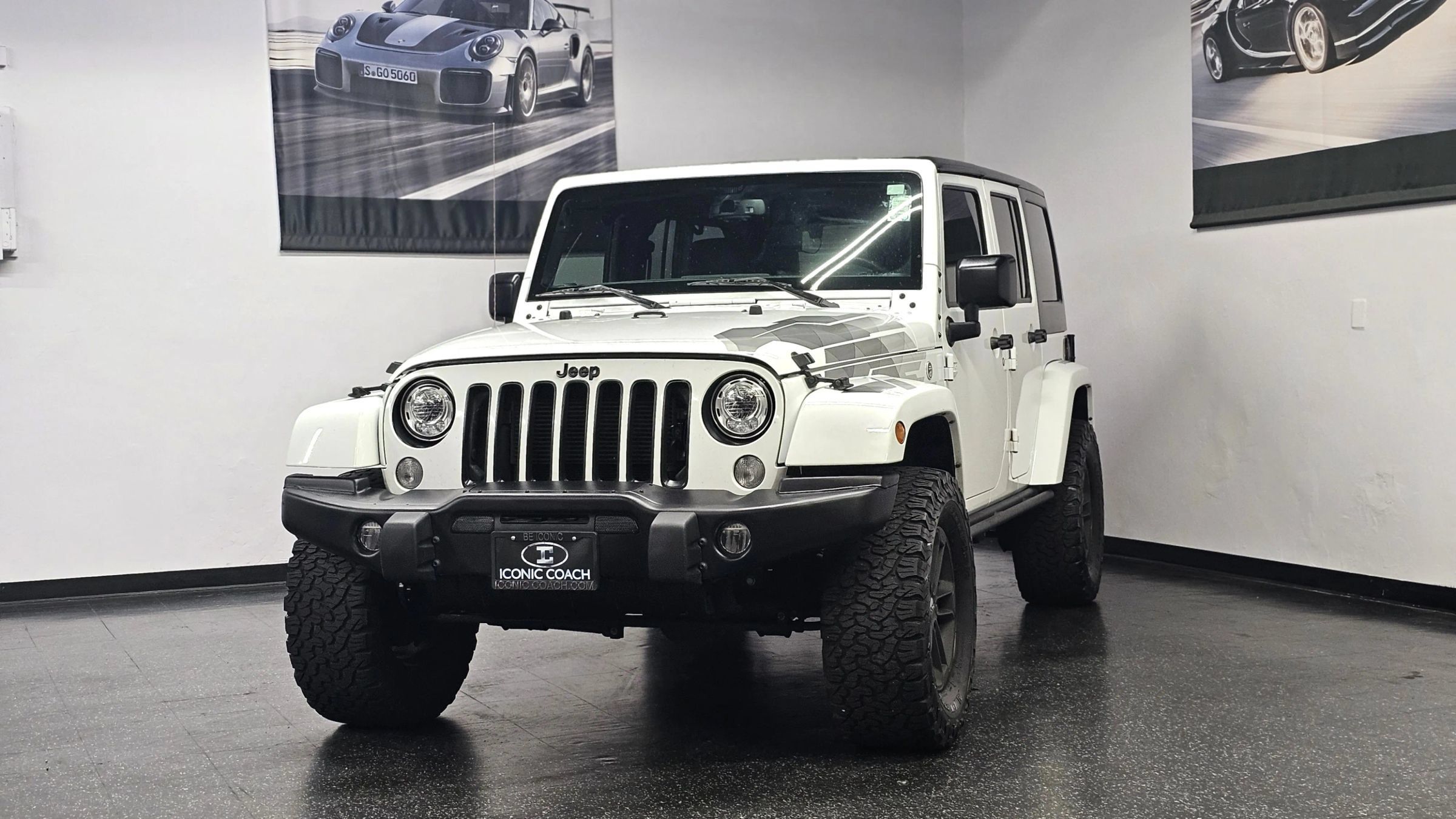 Used 2017 Jeep Wrangler Unlimited Sahara AWD/4WD image 6