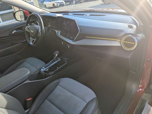Used 2024 Chevrolet Trax LT w/ Driver Confidence Package FWD image 34