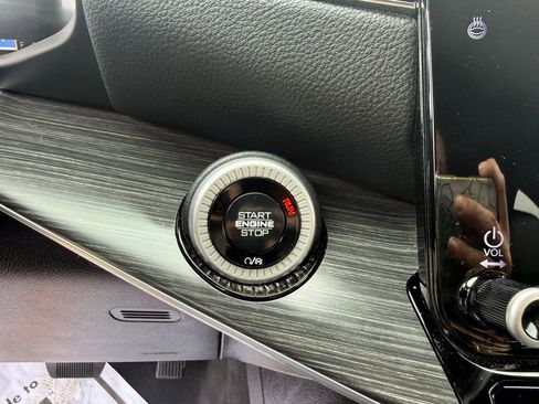 Used 2024 Jeep Wagoneer L Series II w/ Flexible Seating Group image 38