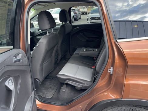 Used 2017 Ford Escape SE w/ Equipment Group 201A image 19