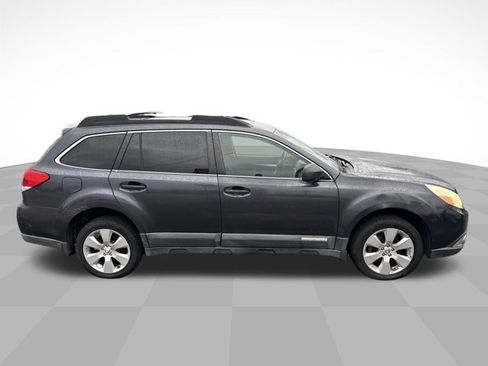 Used 2010 Subaru Outback 2.5i Premium image 4