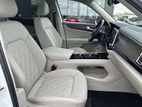 Used 2024 Volkswagen Atlas SEL Premium R-Line image 28