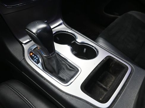 Used 2018 Jeep Grand Cherokee Altitude image 30