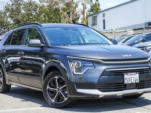 Used 2025 Kia Niro EX FWD image 2