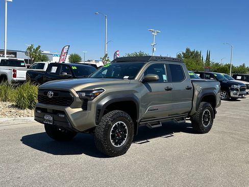 Used 2025 Toyota Tacoma TRD Off-Road AWD/4WD image 2