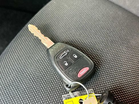Used 2013 Dodge Avenger SE FWD image 29