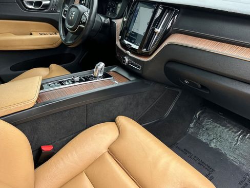 Used 2019 Volvo XC60 T8 Inscription w/ Protection Package Premier image 15
