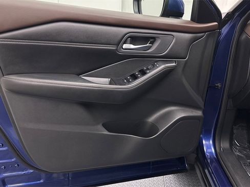 Certified 2023 Nissan Rogue SV w/ SV Premium Package image 17