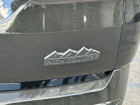 Used 2018 Chevrolet Traverse High Country AWD/4WD image 16