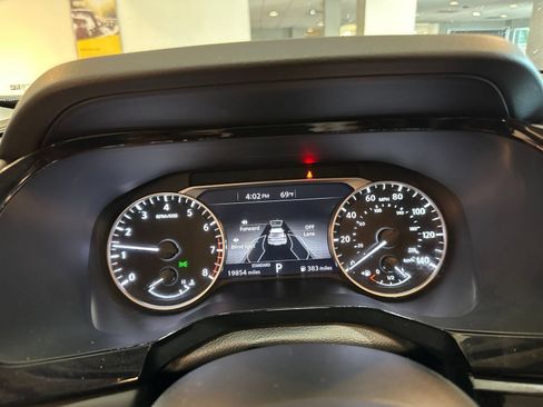 Used 2025 Nissan Pathfinder SV FWD image 42