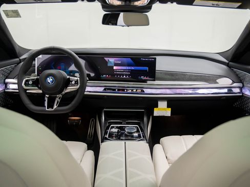 New 2026 BMW 750e xDrive AWD/4WD image 11