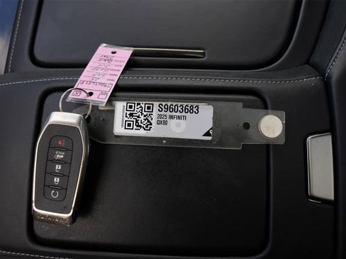 Used 2025 INFINITI QX80 Autograph w/ Autograph Exterior Package image 27