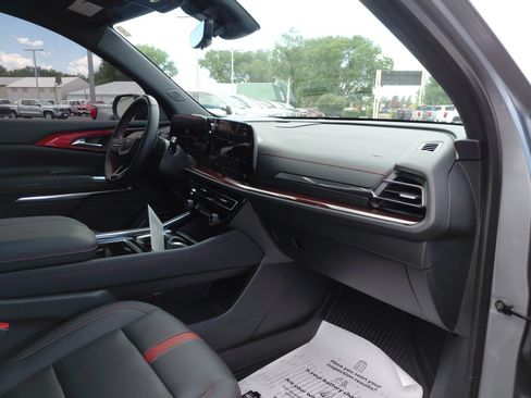 Used 2025 Chevrolet Traverse RS w/ LPO, Floor Liner Package AWD/4WD image 39