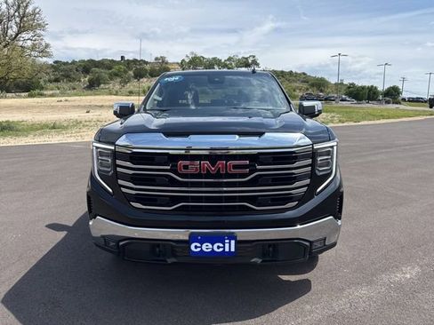 Used 2026 GMC Sierra 1500 SLT AWD/4WD image 2