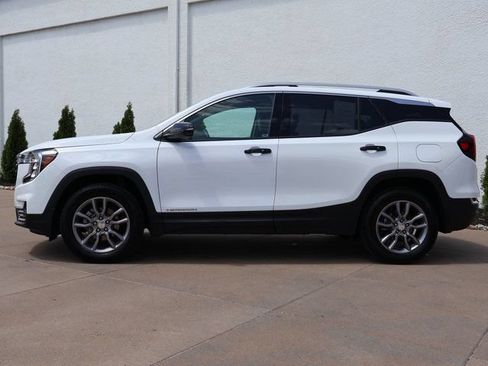 Certified 2024 GMC Terrain SLT AWD/4WD image 3