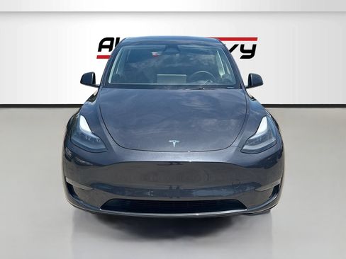 Used 2024 Tesla Model Y Long Range AWD/4WD image 2