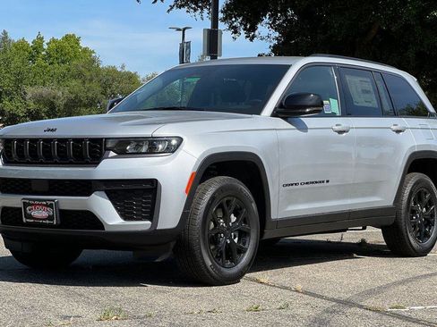 New 2026 Jeep Grand Cherokee Altitude AWD/4WD image 8