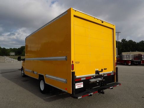 Used 2021 GMC Savana 3500 Extended w/ Power Convenience Package image 5