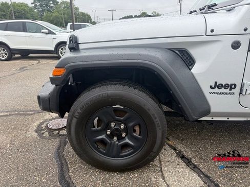 Used 2022 Jeep Wrangler Unlimited Sport image 15