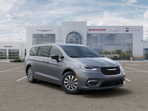 New 2025 Chrysler Pacifica Select w/ Uconnect Theater Family Group image 3