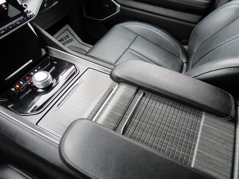 Used 2024 Jeep Wagoneer Series II w/ Flexible Seating Group image 18