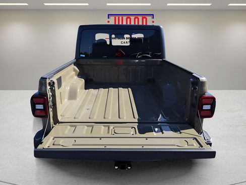 New 2026 Jeep Gladiator Willys AWD/4WD image 9