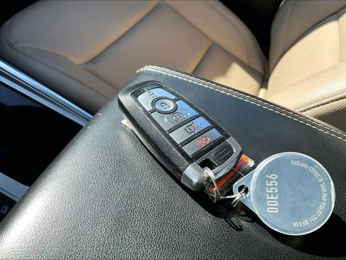 Used 2020 Ford Explorer XLT w/ Equipment Group 202A image 12