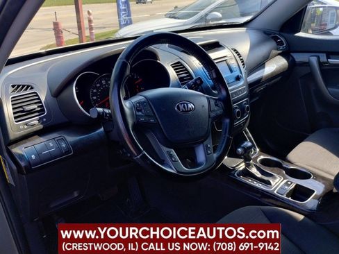 Used 2014 Kia Sorento LX AWD/4WD image 16
