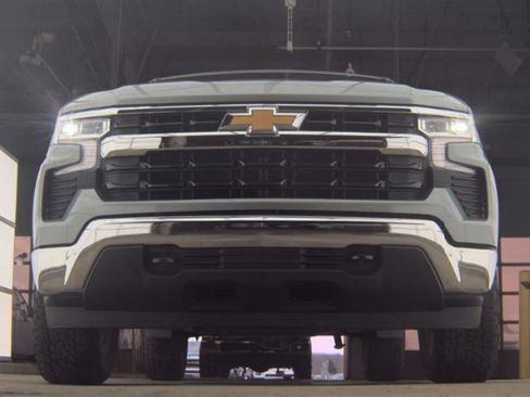 Used 2024 Chevrolet Silverado 1500 LT AWD/4WD image 3