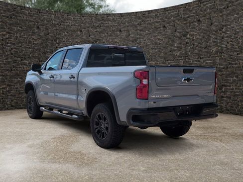 Used 2025 Chevrolet Silverado 1500 ZR2 w/ Technology Package AWD/4WD image 4