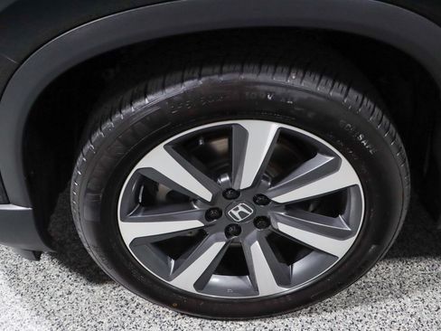 Used 2024 Honda Pilot Touring image 11