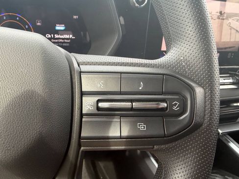 Used 2024 Chevrolet Colorado W/T w/ Technology Package AWD/4WD image 14