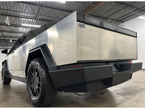 Used 2024 Tesla Cybertruck AWD Crew Cab image 18