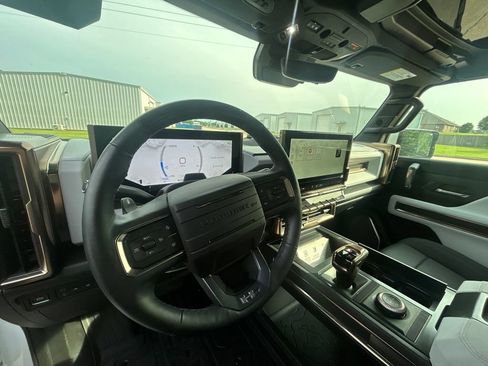Used 2025 GMC Hummer EV 3X AWD/4WD image 11