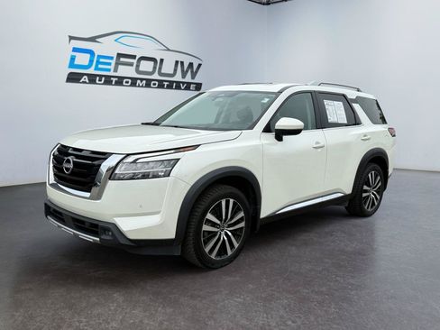Used 2023 Nissan Pathfinder Platinum AWD/4WD image 7
