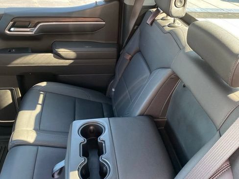 Used 2025 GMC Sierra 1500 SLT AWD/4WD image 27
