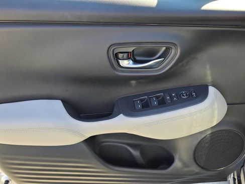 Certified 2023 Honda HR-V LX image 30