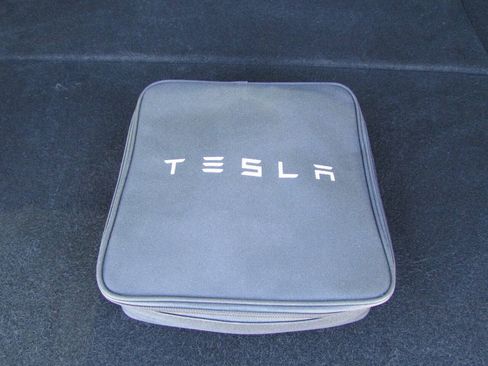 Used 2023 Tesla Model Y Long Range AWD/4WD image 31