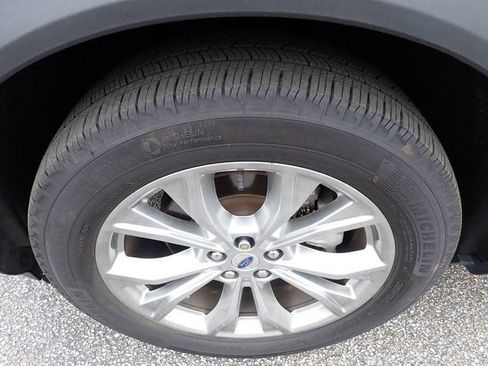 Used 2024 Ford Explorer XLT w/ Equipment Group 202A AWD/4WD image 14