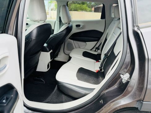 Used 2018 Jeep Compass Latitude AWD/4WD image 12