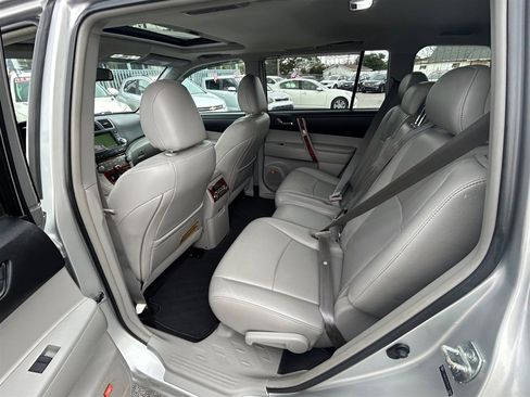 Used 2012 Toyota Highlander Limited image 10